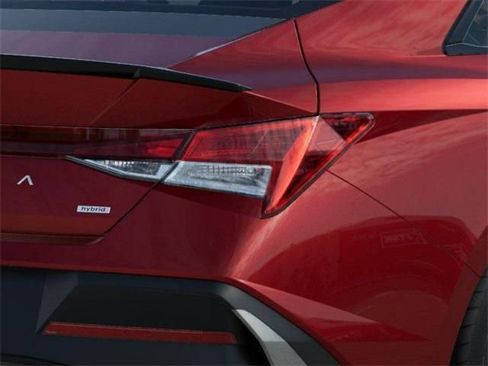 Used 2025 Hyundai Elantra SEL image 12