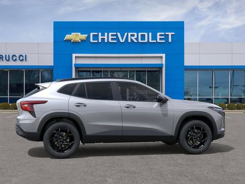 New 2026 Chevrolet Trax LT w/ Midnight Edition FWD image 5