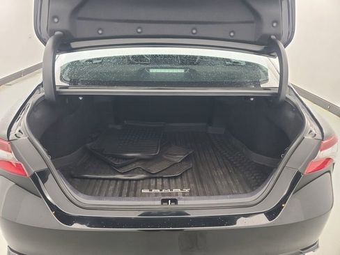 Used 2023 Toyota Camry SE image 19