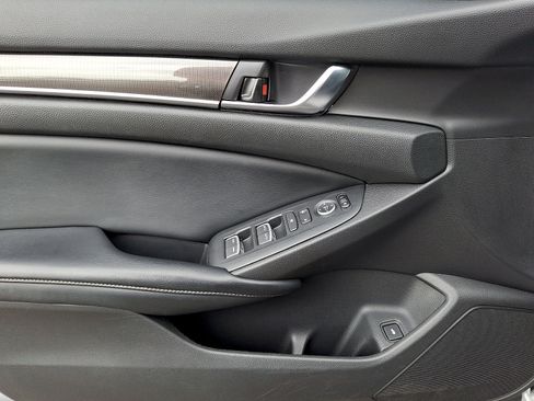 Used 2018 Honda Accord Sport image 13