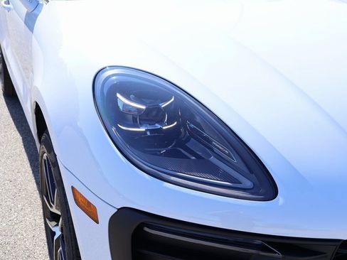 Certified 2026 Porsche Macan AWD/4WD image 14
