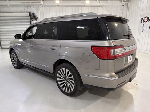 Used 2020 Lincoln Navigator Reserve w/ Luxury Package image 3