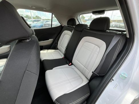 Used 2025 Hyundai Venue SEL FWD image 20