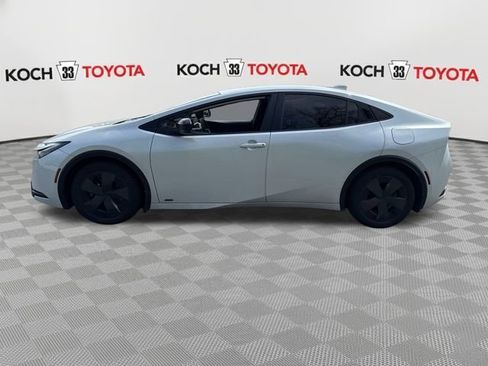 Used 2024 Toyota Prius LE image 4