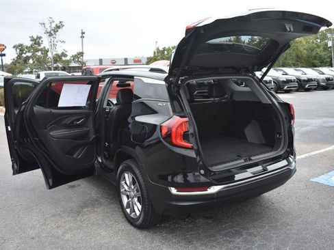Used 2022 GMC Terrain SLT image 17