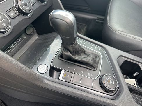 Used 2020 Volkswagen Tiguan SEL image 29