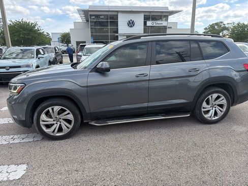 Certified 2023 Volkswagen Atlas SE w/ Panoramic Sunroof Package image 3