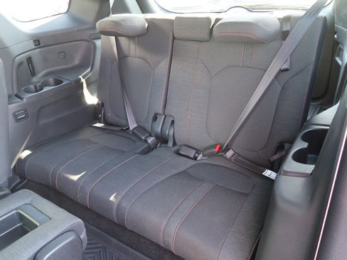 Used 2025 Honda Pilot Sport image 33
