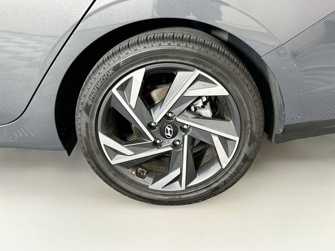 Used 2025 Hyundai Elantra SEL FWD image 11