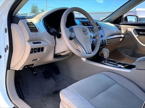 Used 2014 Nissan Altima 2.5 S w/ Sport Value Package FWD image 8