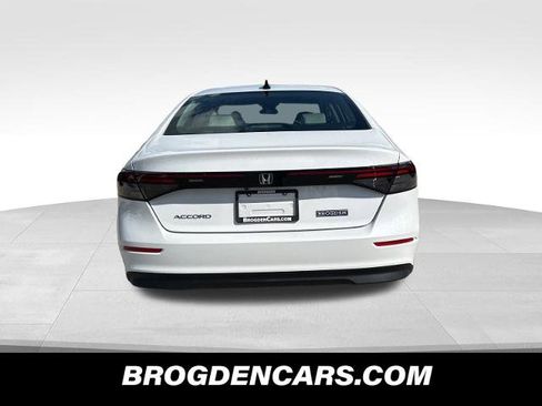 New 2025 Honda Accord SE image 4
