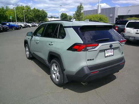Used 2021 Toyota RAV4 XLE w/ XLE Grade Weather Package AWD/4WD image 3