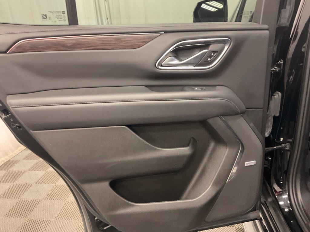 Used 2023 Chevrolet Tahoe LT w/ Luxury Package AWD/4WD image 33