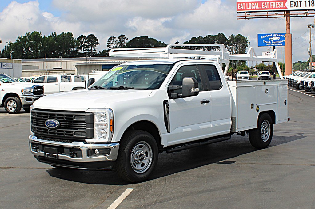Used 2024 Ford F350 XL w/ XL Chrome Package RWD image 3