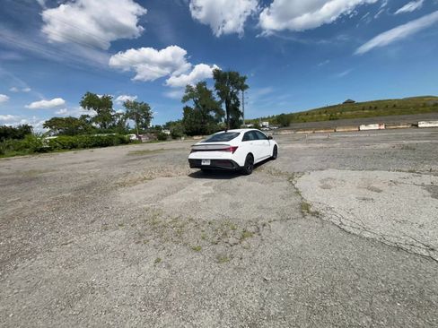 Used 2026 Hyundai Elantra Sport FWD image 12