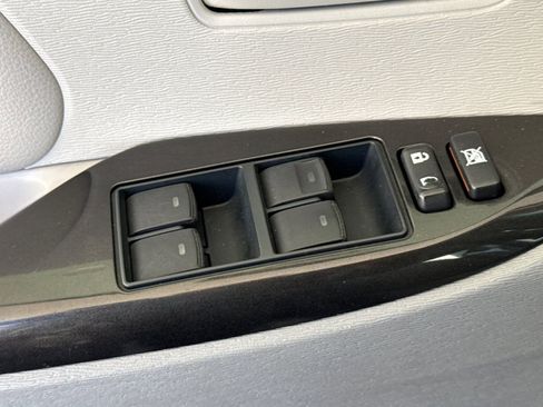 Used 2012 Toyota Sienna LE image 12