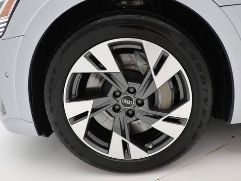 Used 2023 Audi e-tron Premium Plus w/ Premium Plus Package image 9