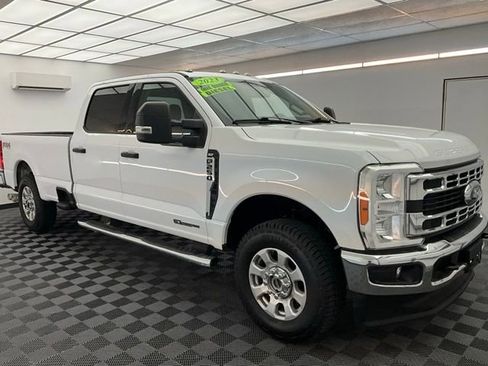 Used 2023 Ford F250 XLT AWD/4WD image 3