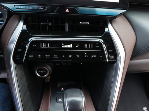 Certified 2024 Toyota Venza XLE image 23