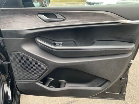 Used 2024 Jeep Grand Cherokee L Limited w/ Luxury Tech Group II image 31