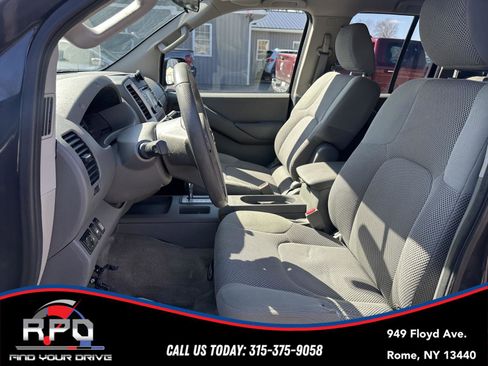 Used 2013 Nissan Frontier SV image 21