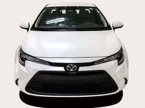 Used 2024 Toyota Corolla LE image 3