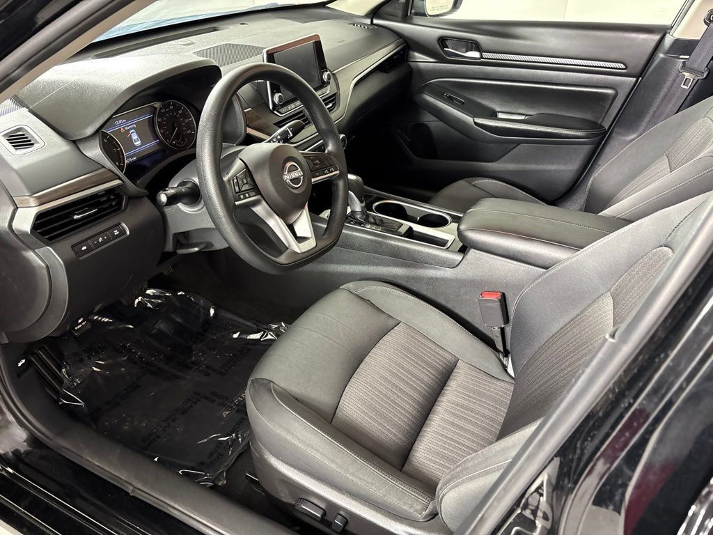 Used 2024 Nissan Altima 2.5 SV FWD image 29
