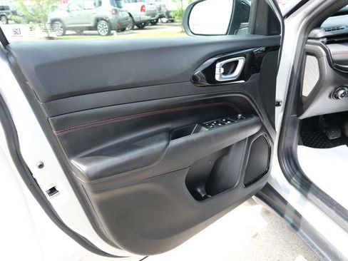 Used 2025 Jeep Compass Trailhawk AWD/4WD image 15