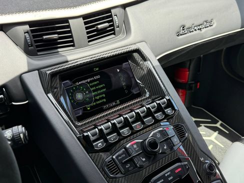 Used 2020 Lamborghini Aventador SVJ AWD/4WD image 47