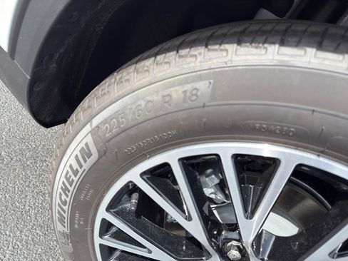 New 2025 Ford Escape SE image 10