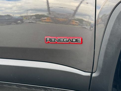 Used 2019 Jeep Renegade Trailhawk w/ UConnect 8.4 Nav Group AWD/4WD image 11