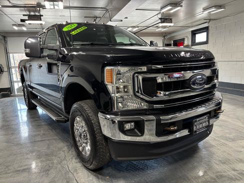 Used 2022 Ford F350 XLT w/ XLT Premium Package AWD/4WD image 2