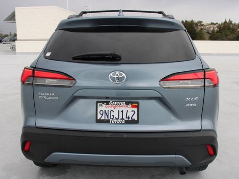 Certified 2024 Toyota Corolla Cross XLE image 4