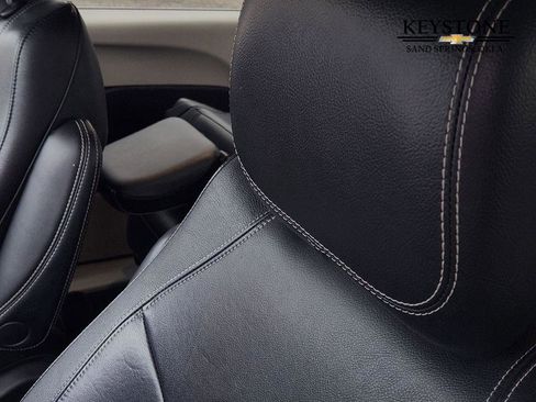 Used 2022 Chrysler Pacifica Touring-L image 16