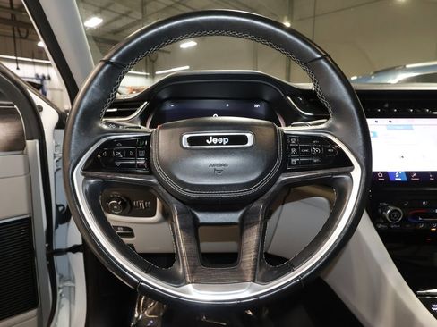 Used 2022 Jeep Grand Cherokee L Overland image 10