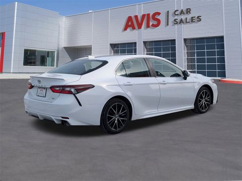 Used 2024 Toyota Camry SE image 6