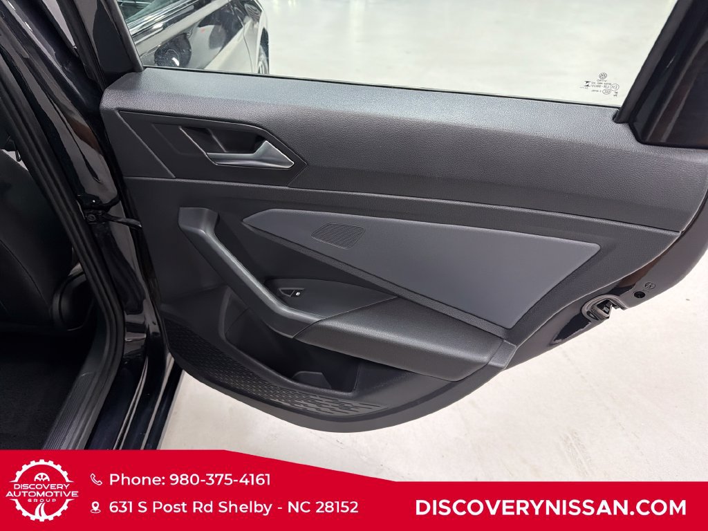 Used 2025 Volkswagen Jetta SE FWD image 36