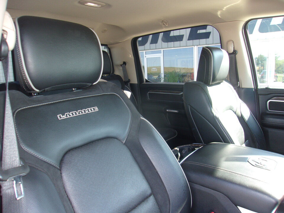 Used 2019 RAM 1500 Laramie AWD/4WD image 13