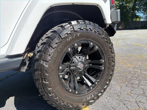 Used 2016 Jeep Wrangler Unlimited Sahara w/ Connectivity Group AWD/4WD image 14