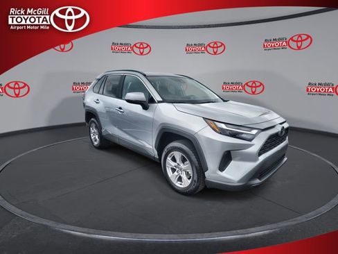 Used 2025 Toyota RAV4 XLE FWD image 2