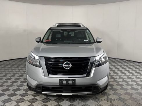 Used 2024 Nissan Pathfinder Platinum AWD/4WD image 4