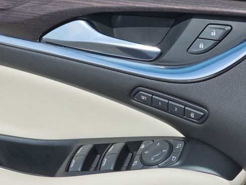Used 2023 Buick Enclave Avenir AWD/4WD image 31