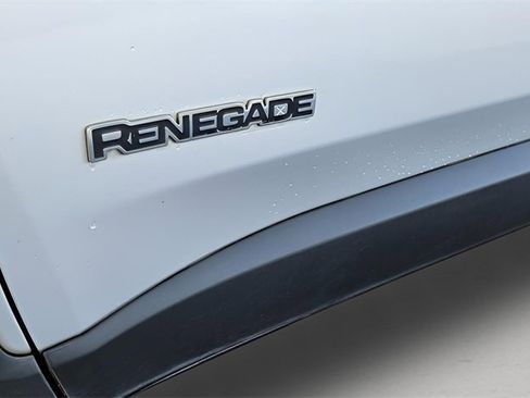 Used 2015 Jeep Renegade Latitude w/ Popular Equipment Group image 10