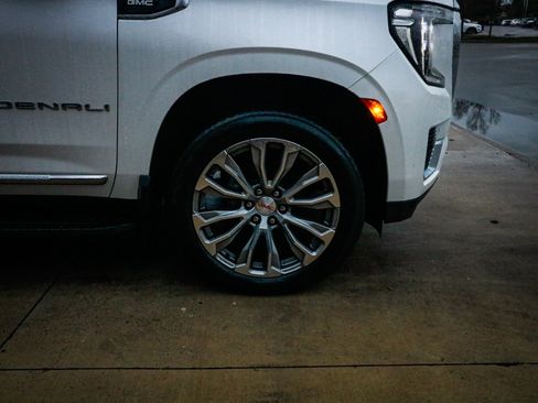 Used 2021 GMC Yukon XL Denali image 13