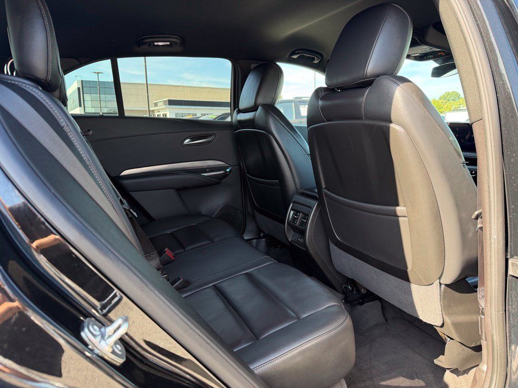 Used 2025 Cadillac XT4 Premium Luxury FWD image 30