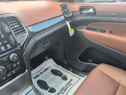 Used 2021 Jeep Grand Cherokee Overland AWD/4WD image 25