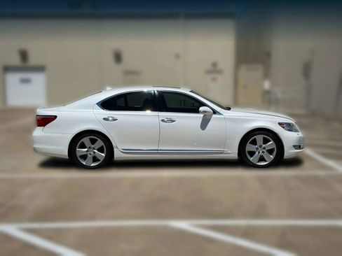 Used 2012 Lexus LS 460 w/ Comfort Pkg RWD image 10
