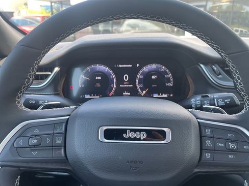 New 2025 Jeep Grand Cherokee Altitude image 49
