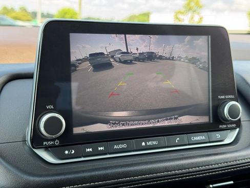 Used 2023 Nissan Rogue S FWD image 31