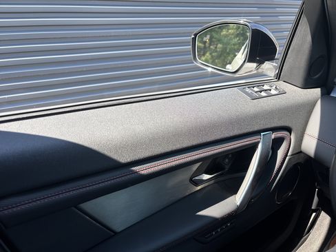 Used 2023 Land Rover Discovery Sport SE R-Dynamic image 24